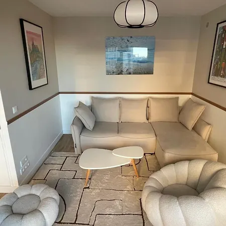 Beautiful T2 With Garden And Balconies Apartment *